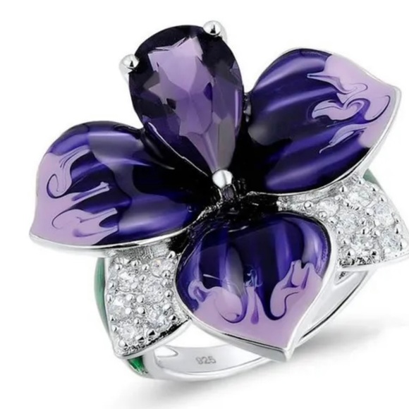 Jewelry - Elegant Flower Amethyst Statement Ring